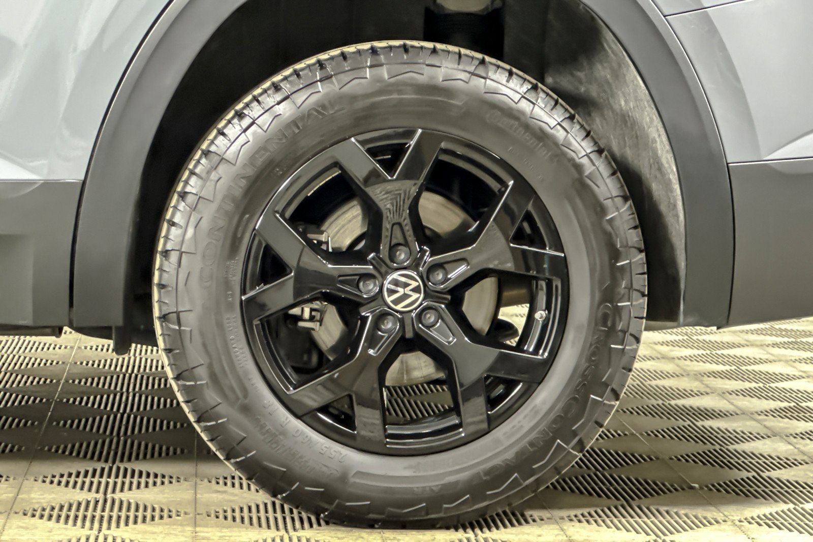 Used 2024 Volkswagen Atlas Peak Edition SE image 25