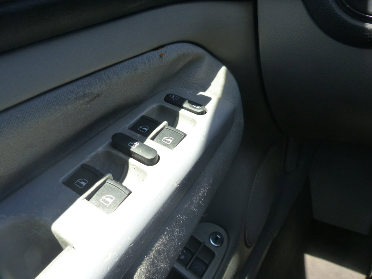 Used 2005 Volkswagen Jetta GL image 18