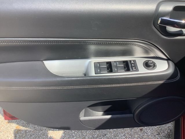 Used 2014 Jeep Compass Latitude FWD image 10