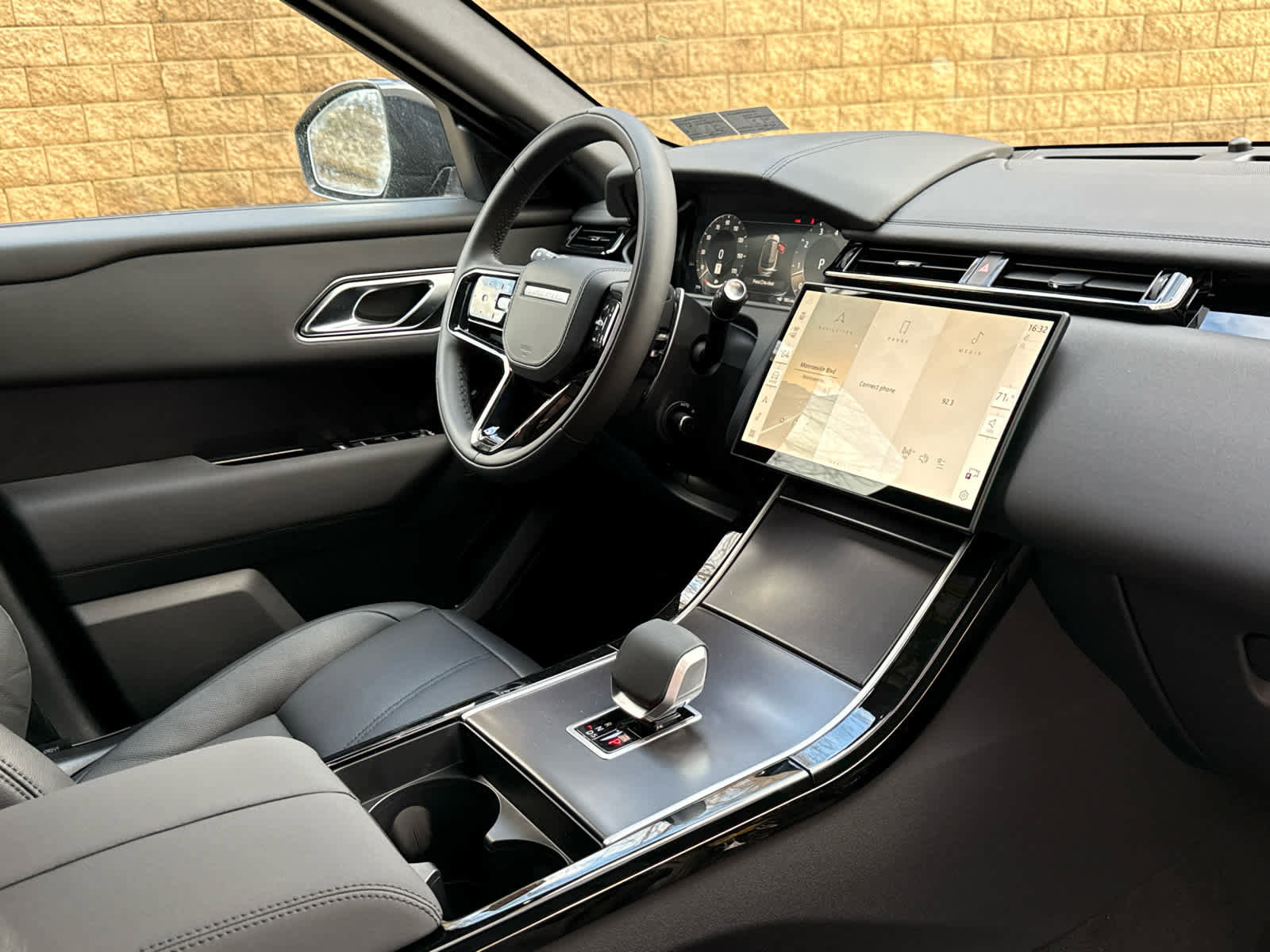 New 2026 Land Rover Range Rover Velar Dynamic SE AWD/4WD image 8