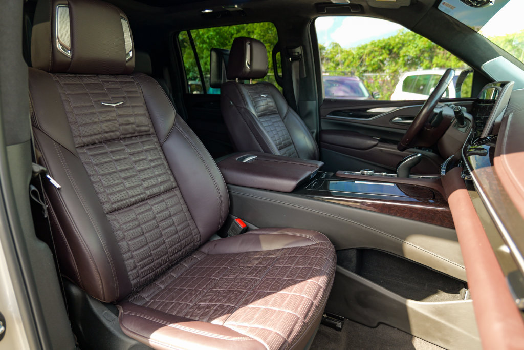 Used 2024 Cadillac Escalade ESV Premium Luxury Platinum AWD/4WD image 42