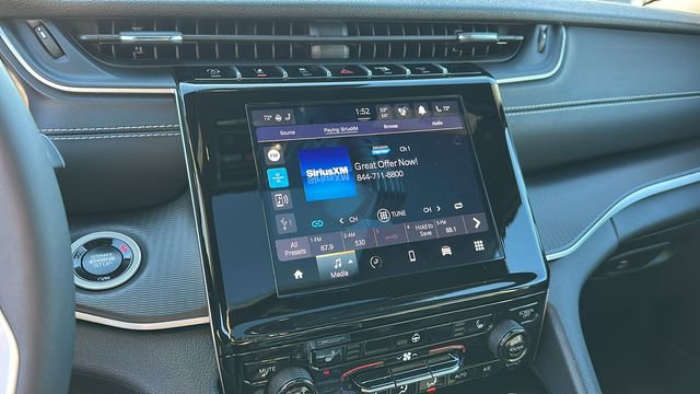 Used 2025 Jeep Grand Cherokee Altitude image 15