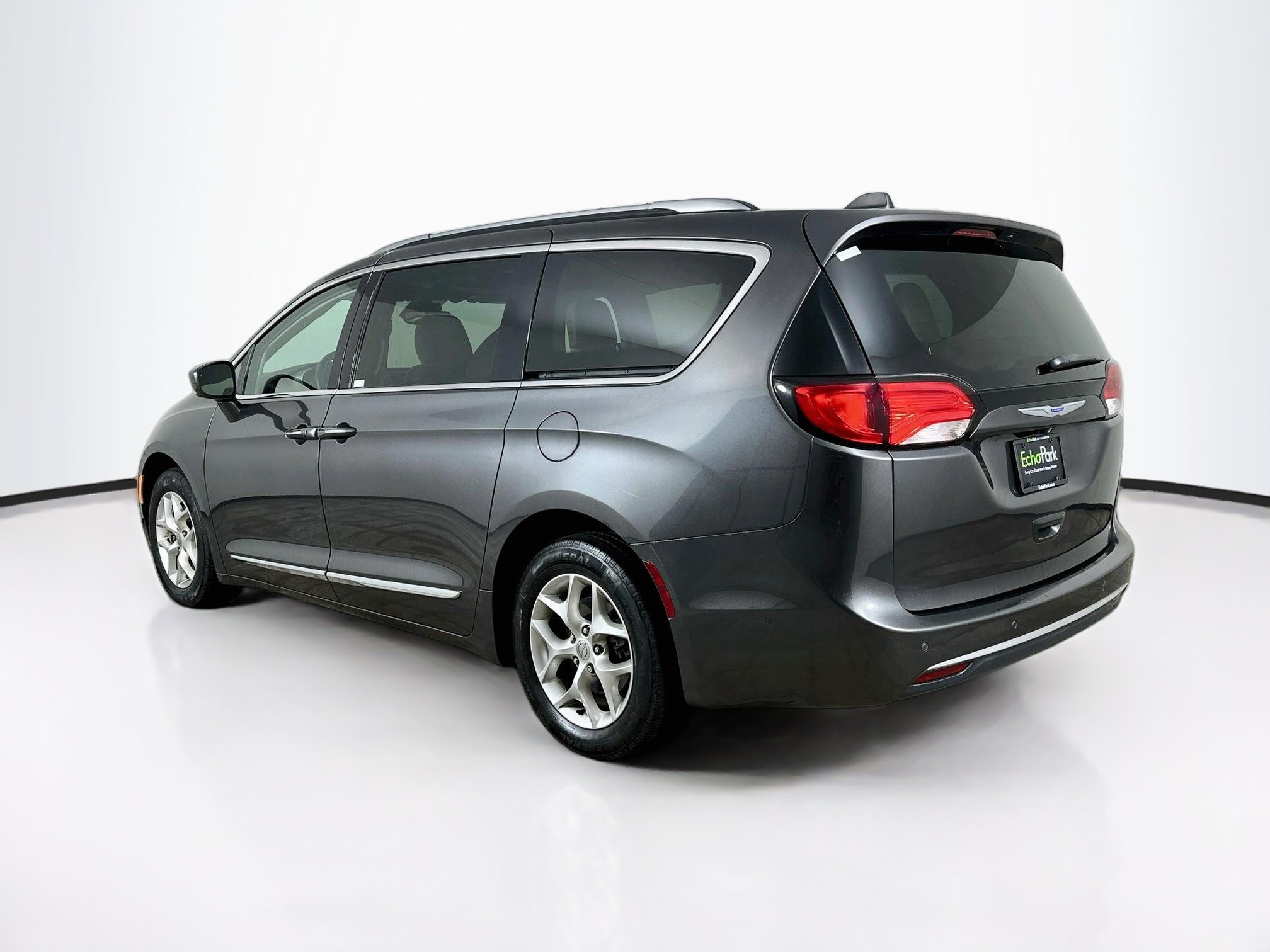 Used 2019 Chrysler Pacifica Touring-L Plus w/ Advanced Safetytec Group FWD image 5