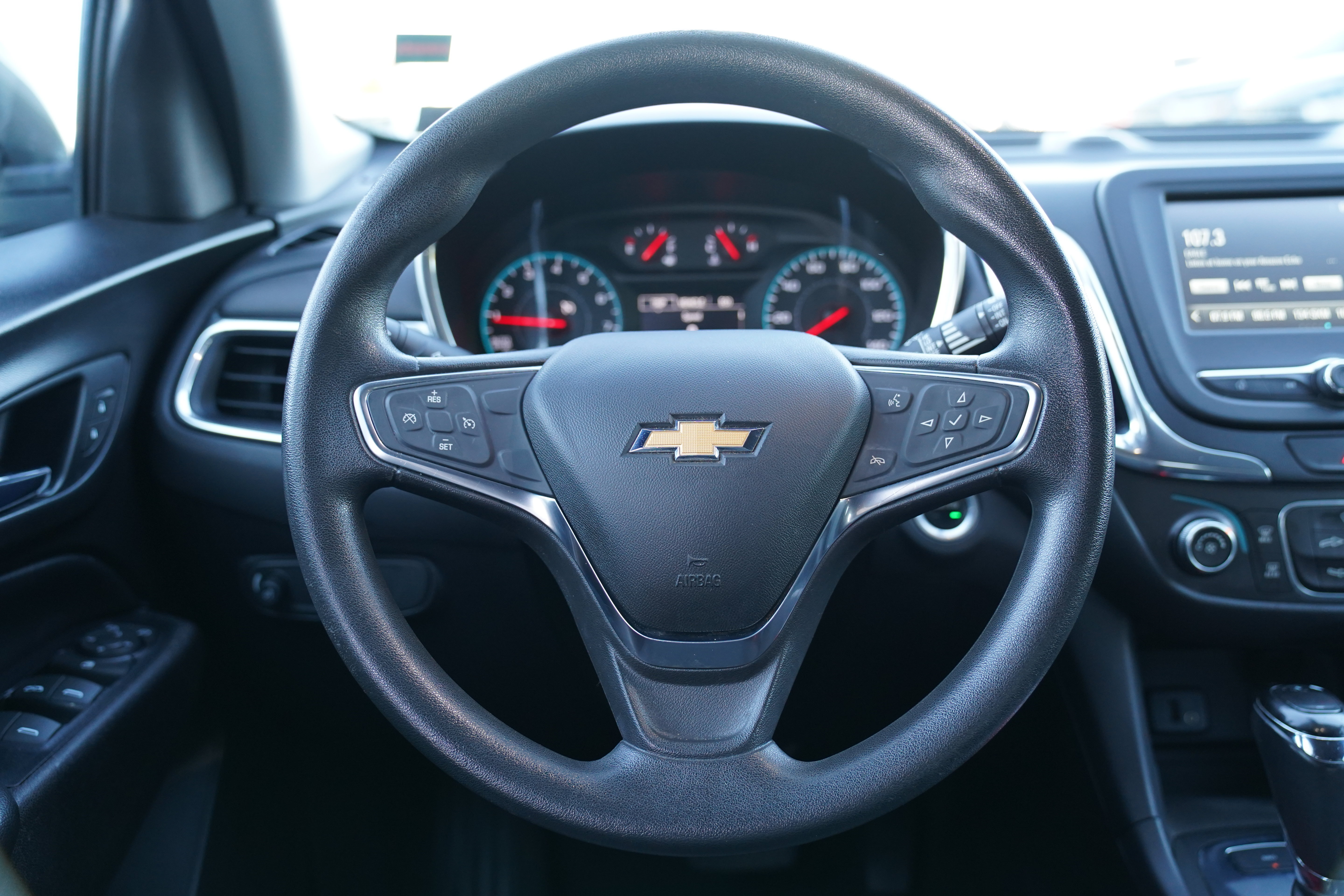 Used 2018 Chevrolet Equinox LT AWD/4WD image 17