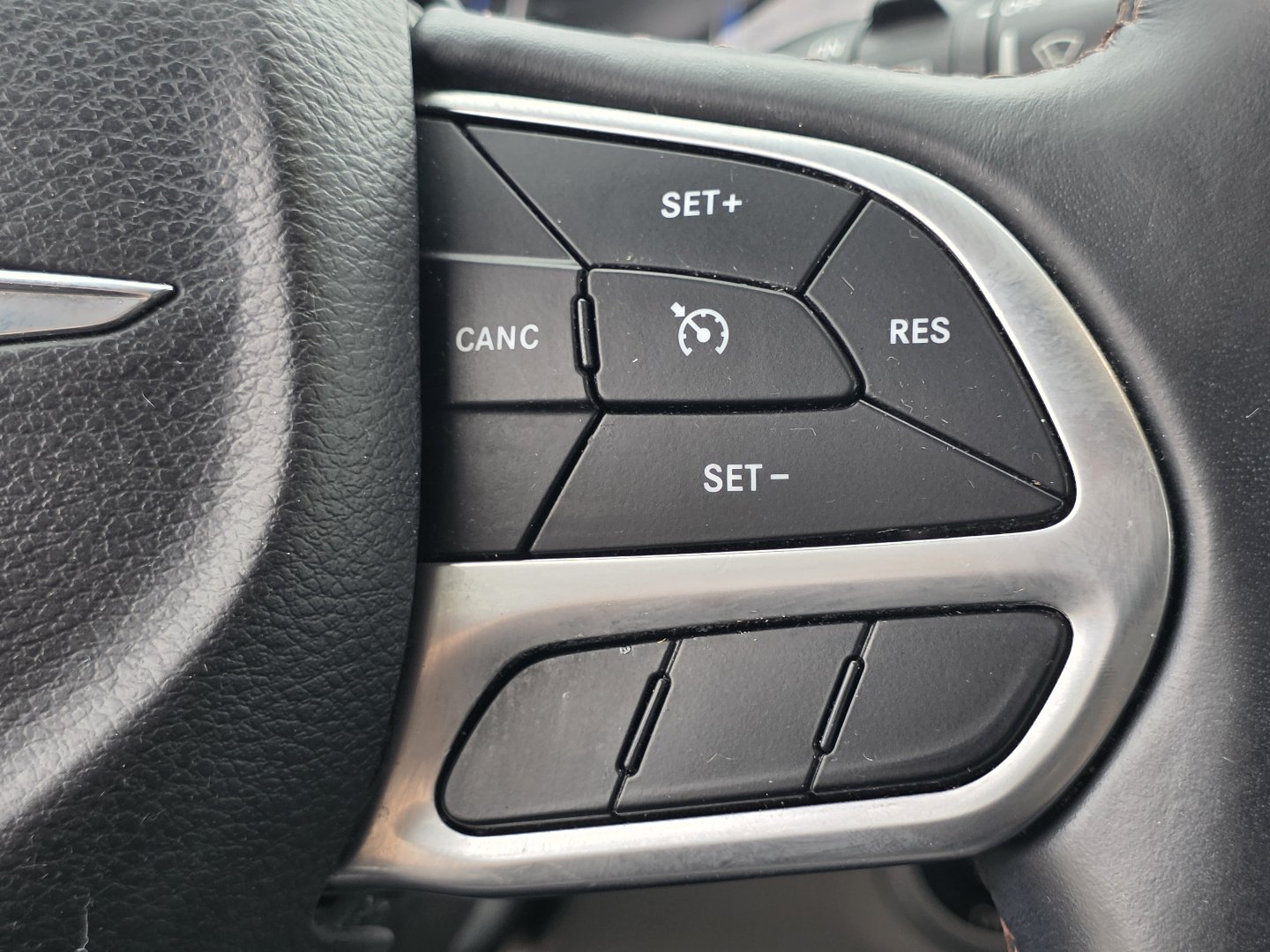 Used 2018 Chrysler Pacifica Touring-L w/ Premium Audio Group FWD image 28