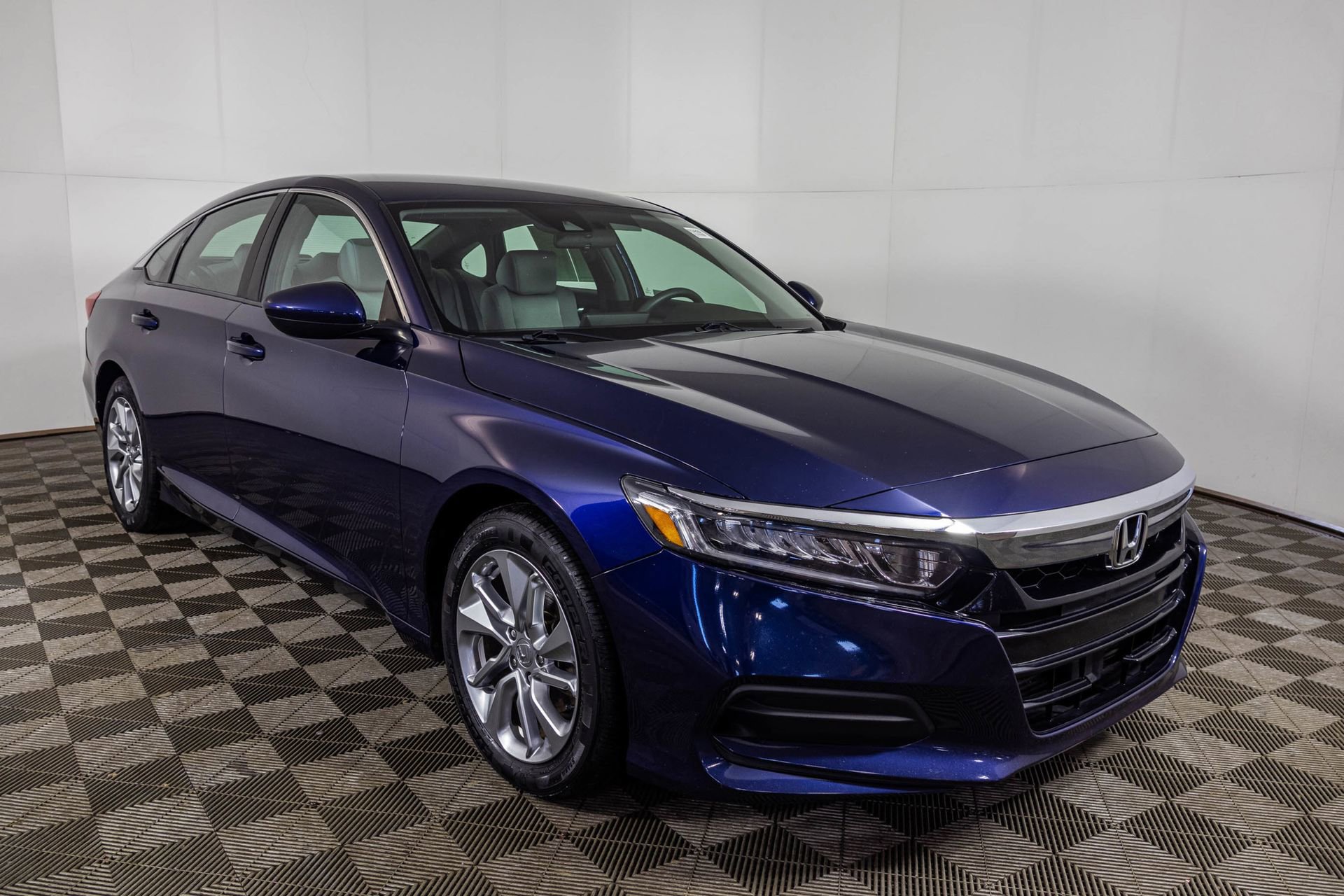 Used 2018 Honda Accord LX image 9
