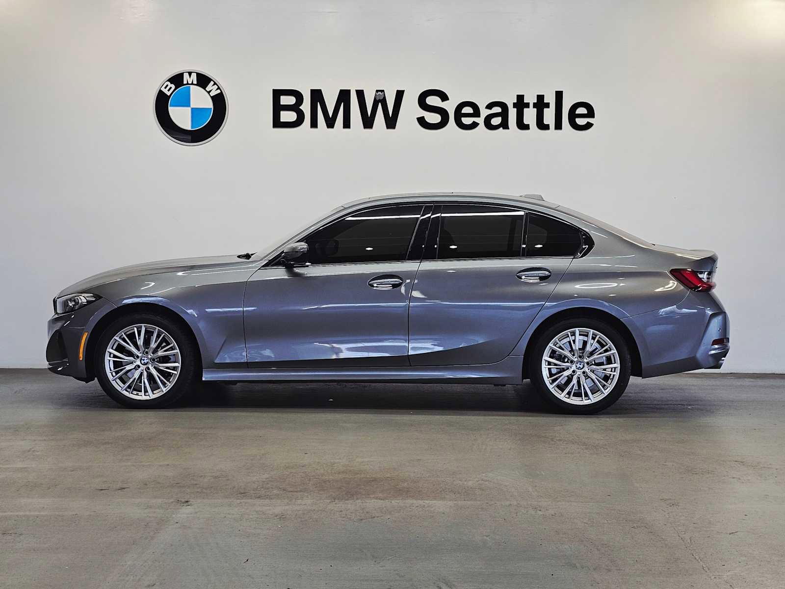 Used 2023 BMW 330i xDrive Sedan w/ Premium Package image 3