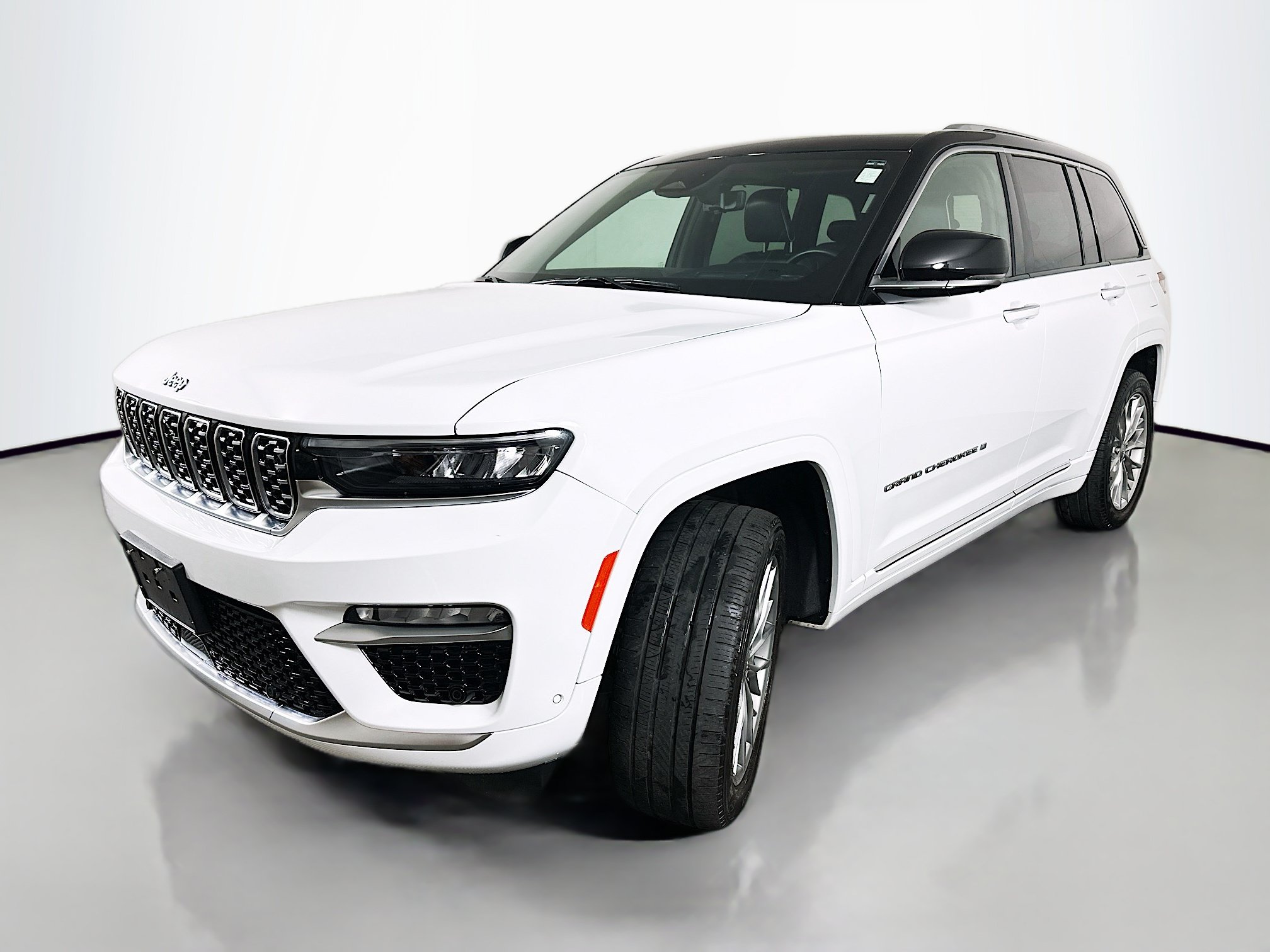 Used 2024 Jeep Grand Cherokee Summit w/ Adv Protech Group IV AWD/4WD image 3