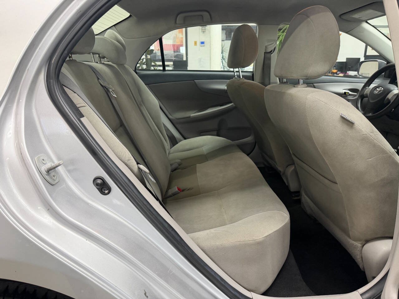 Used 2012 Toyota Corolla LE FWD image 15
