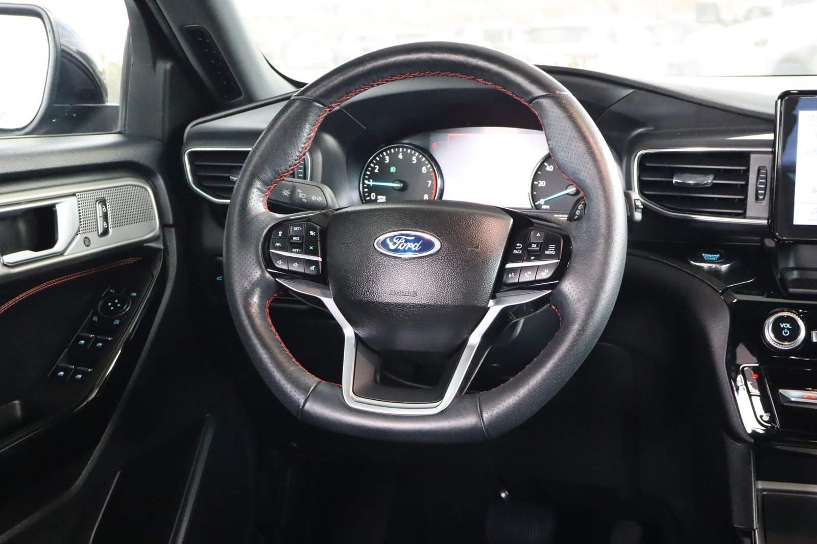Used 2023 Ford Explorer ST-Line w/ Class IV Trailer Tow Package RWD image 28