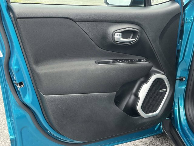 Certified 2021 Jeep Renegade Latitude w/ Luxury Group I FWD image 15