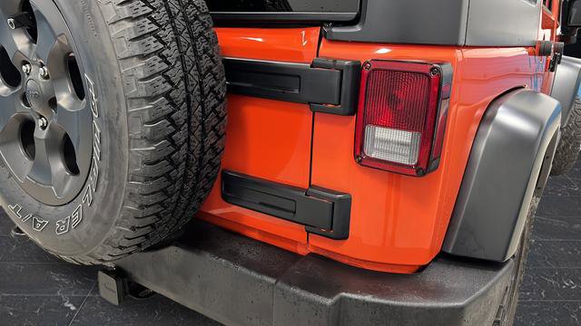 Used 2015 Jeep Wrangler Unlimited Sahara w/ Dual Top Group image 33