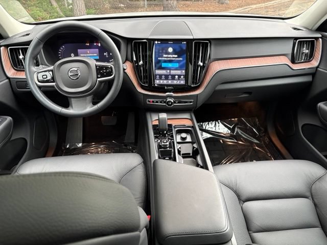 Used 2024 Volvo XC60 B5 Plus w/ Protection Package Premier AWD/4WD image 10