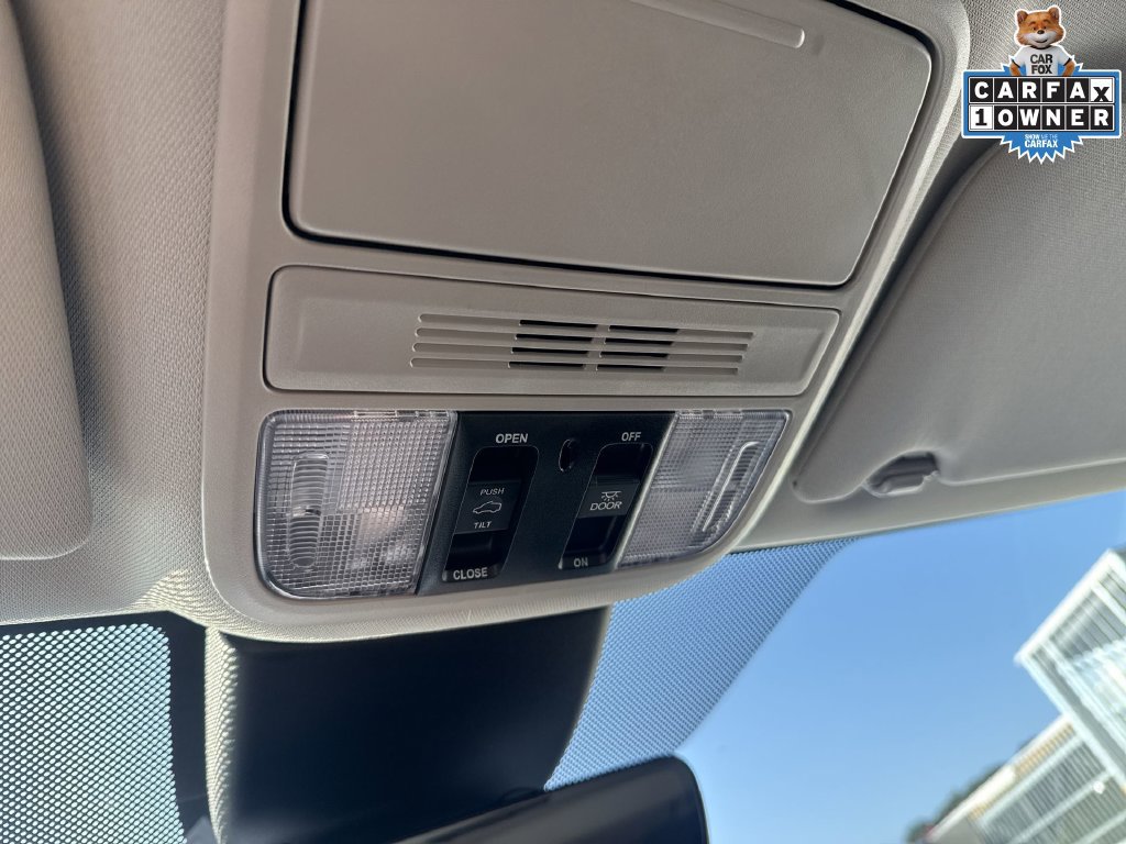 Used 2025 Honda Odyssey Elite image 12