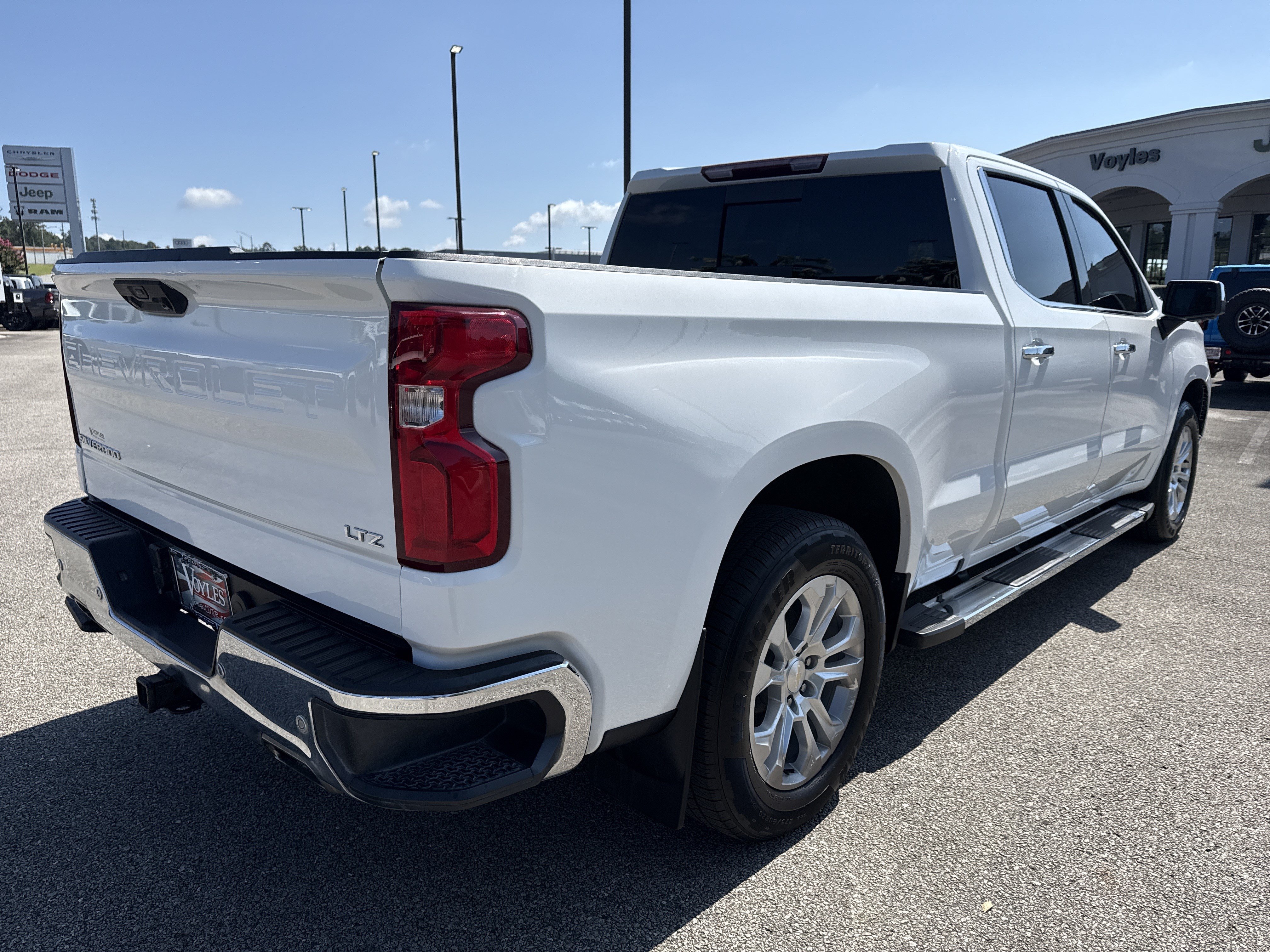 Used 2024 Chevrolet Silverado 1500 LTZ AWD/4WD image 7