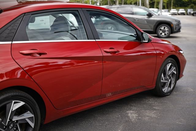 Certified 2025 Hyundai Elantra Limited FWD image 7