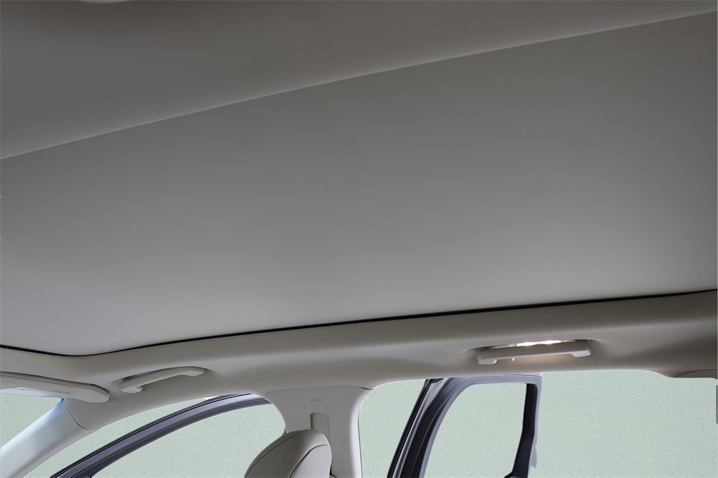 Used 2018 Ford Edge Titanium w/ Equipment Group 301A image 9