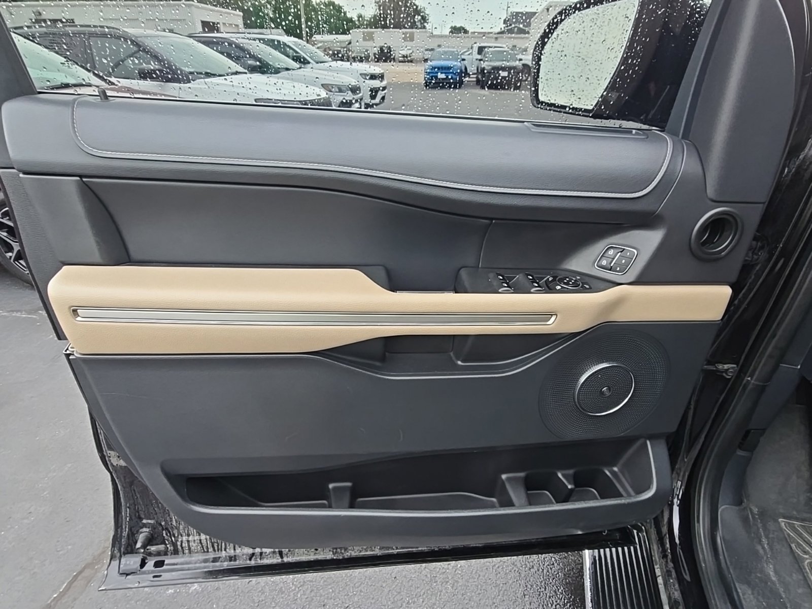 Used 2023 Ford Expedition Limited AWD/4WD image 8