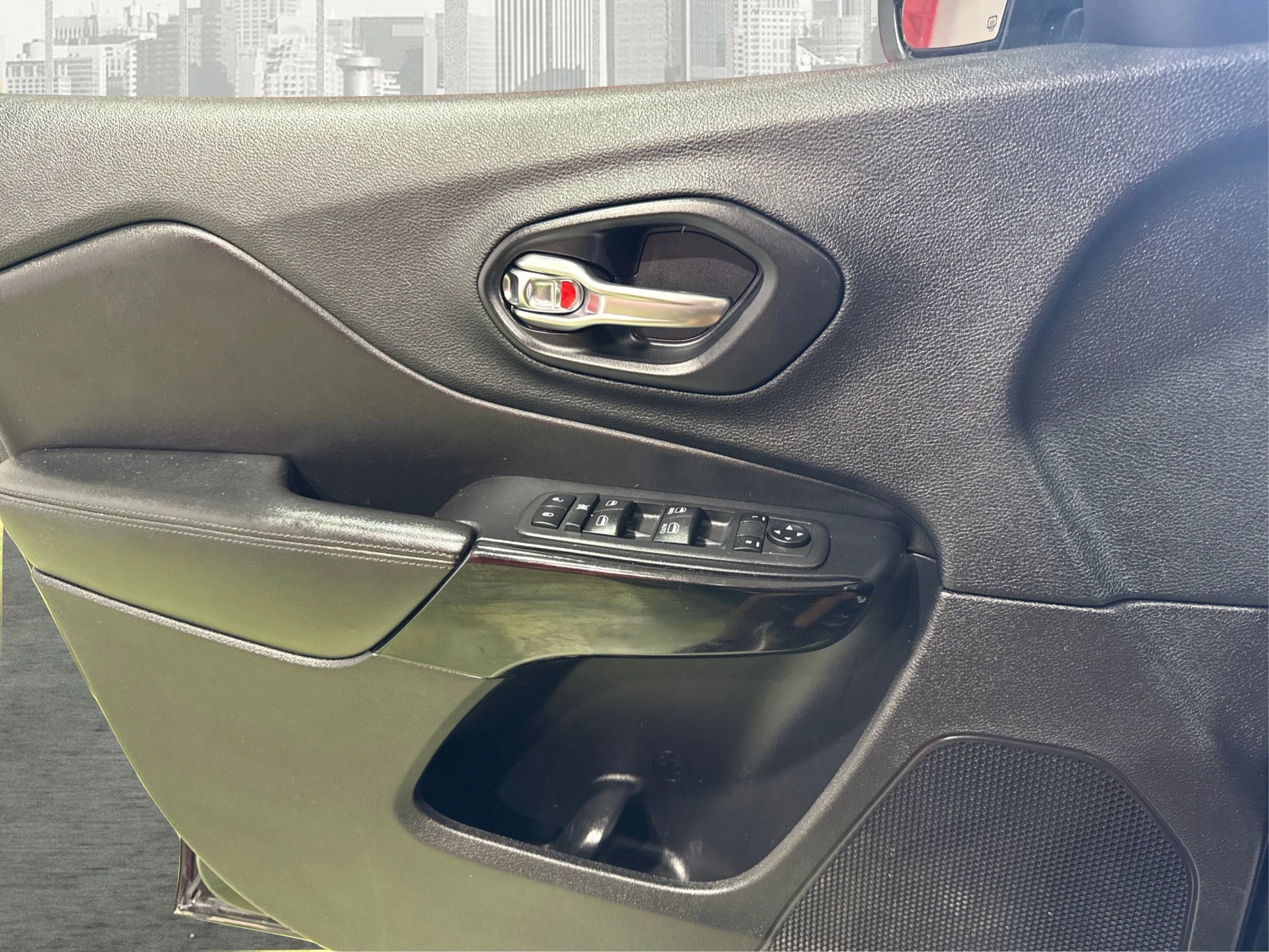 Used 2020 Jeep Cherokee Latitude Plus image 18