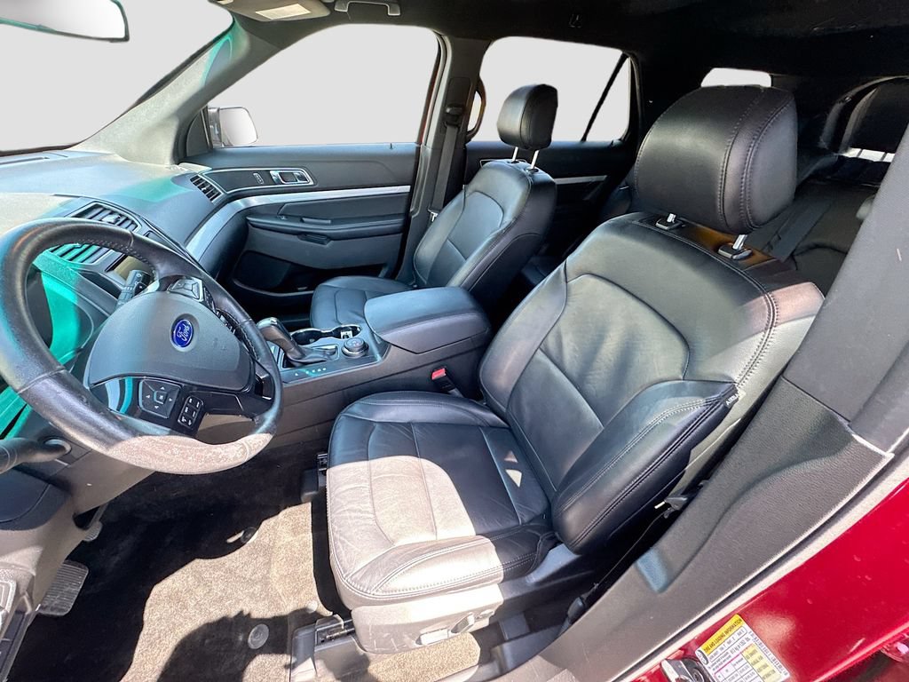 Used 2016 Ford Explorer XLT w/ Equipment Group 202A AWD/4WD image 19