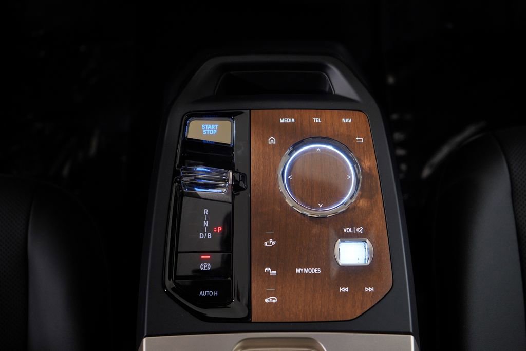 Used 2023 BMW iX xDrive50 w/ Premium Package image 13