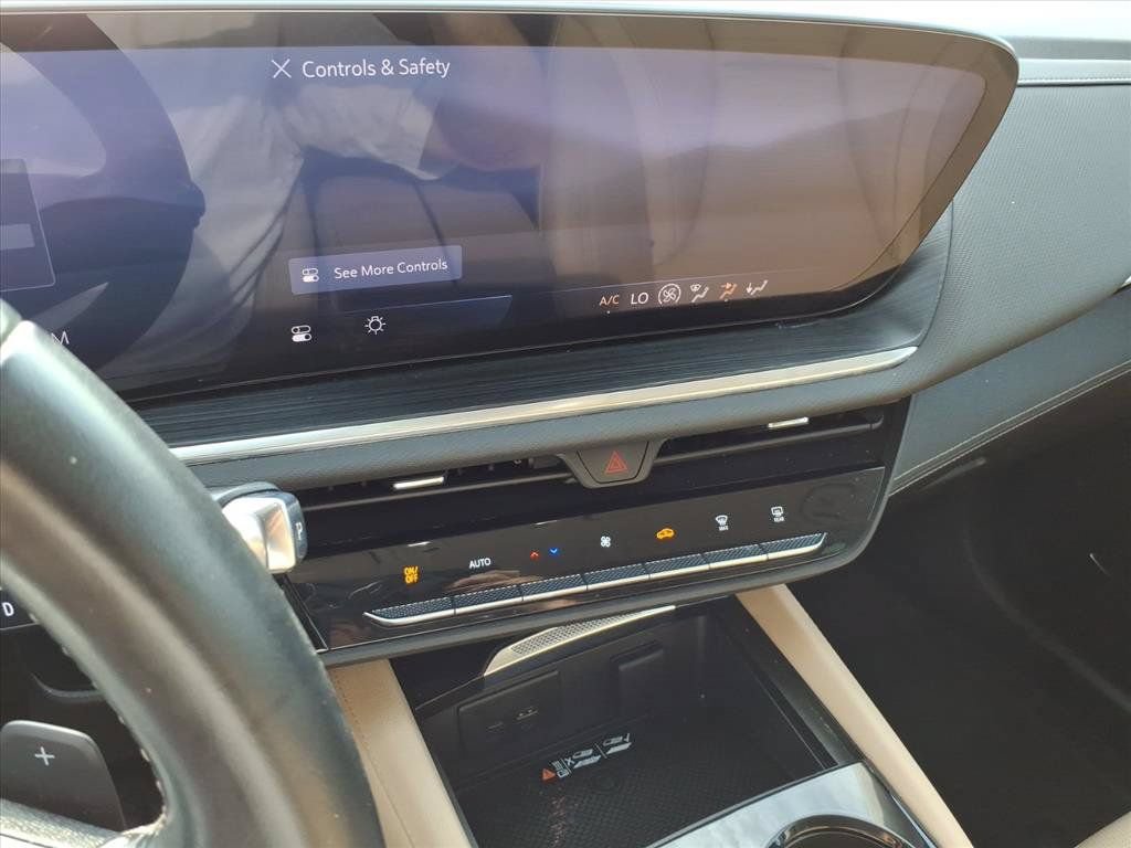 Used 2024 Buick Envision Preferred AWD/4WD image 29