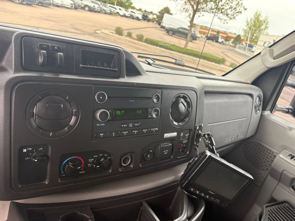 Used 2016 Ford E-450 and Econoline 450 Super Duty RWD image 17