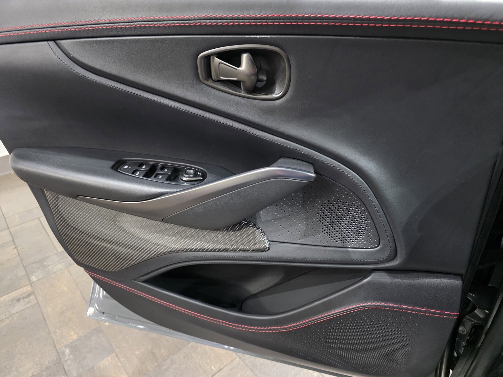 Used 2023 Aston Martin DBX image 16