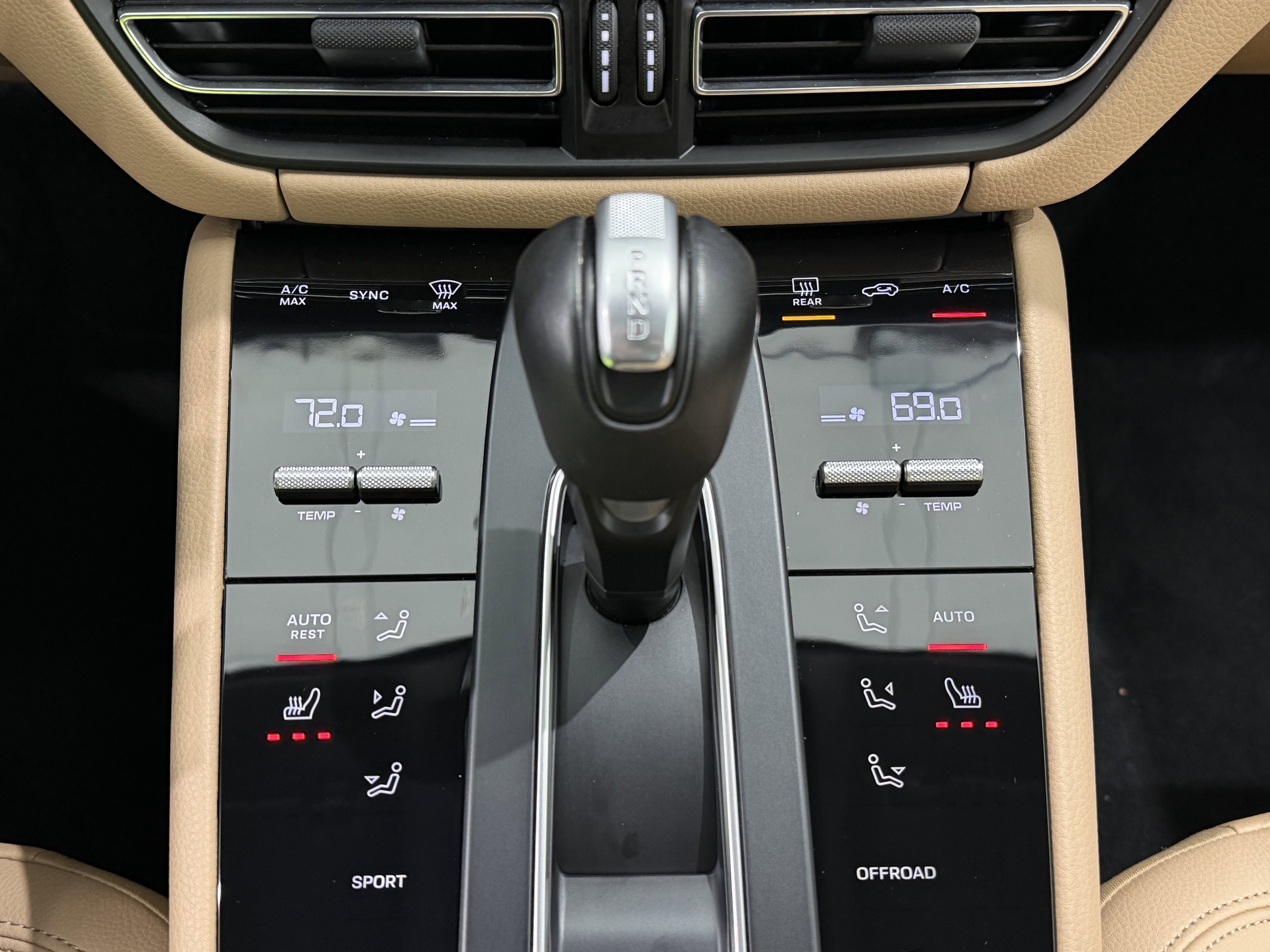 Certified 2025 Porsche Macan image 36