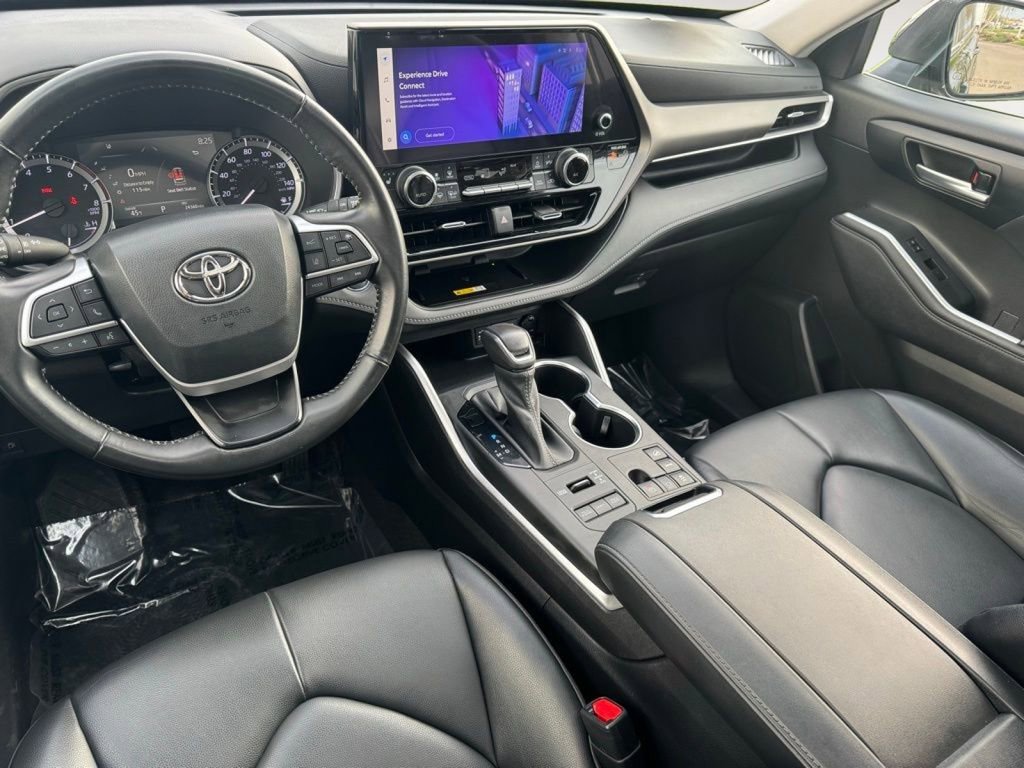 Used 2023 Toyota Highlander XLE AWD/4WD image 11