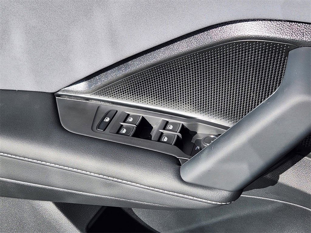 New 2025 Volkswagen Tiguan SE image 4