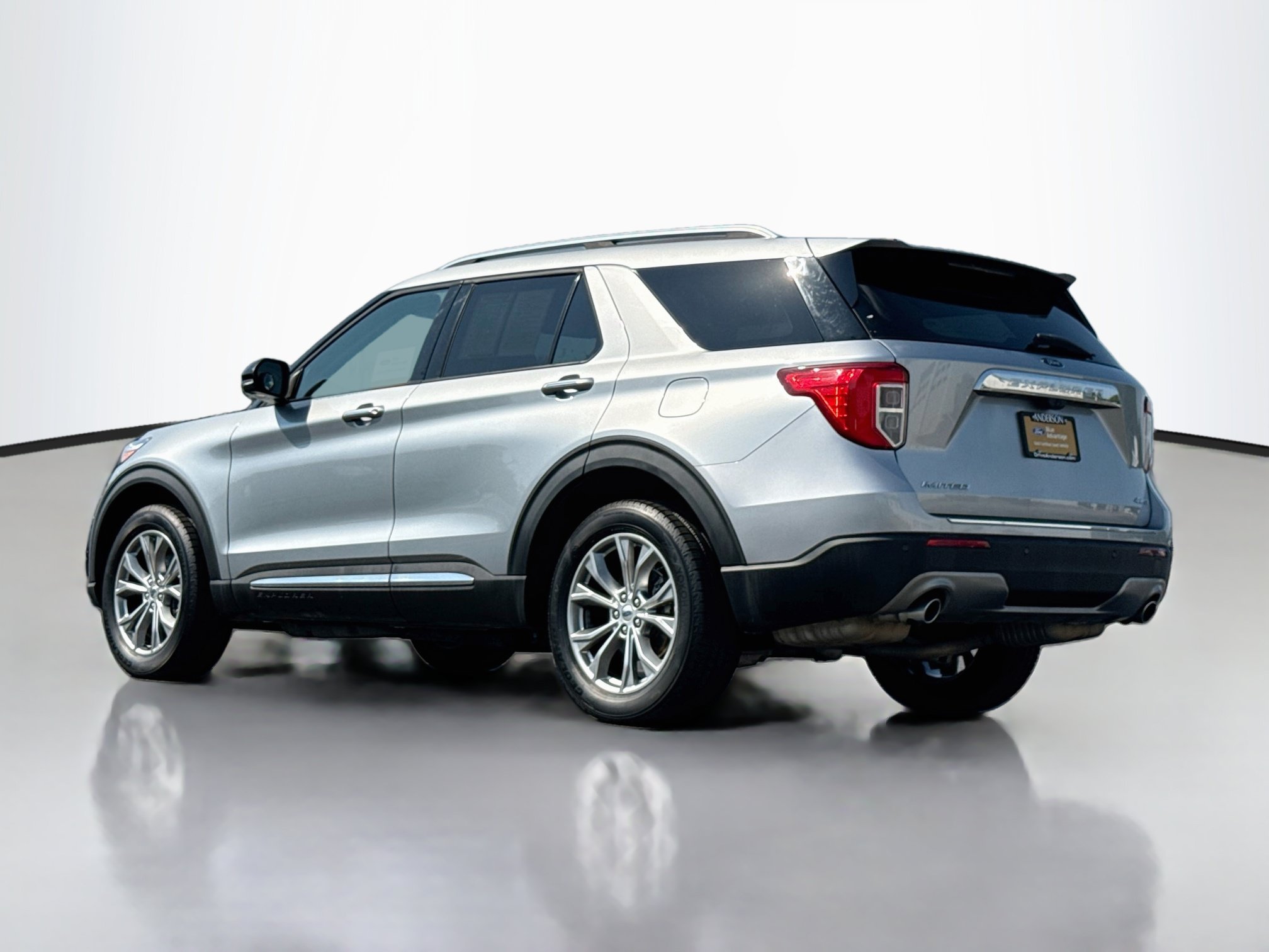Certified 2022 Ford Explorer Limited w/ Equipment Group 301A AWD/4WD image 5