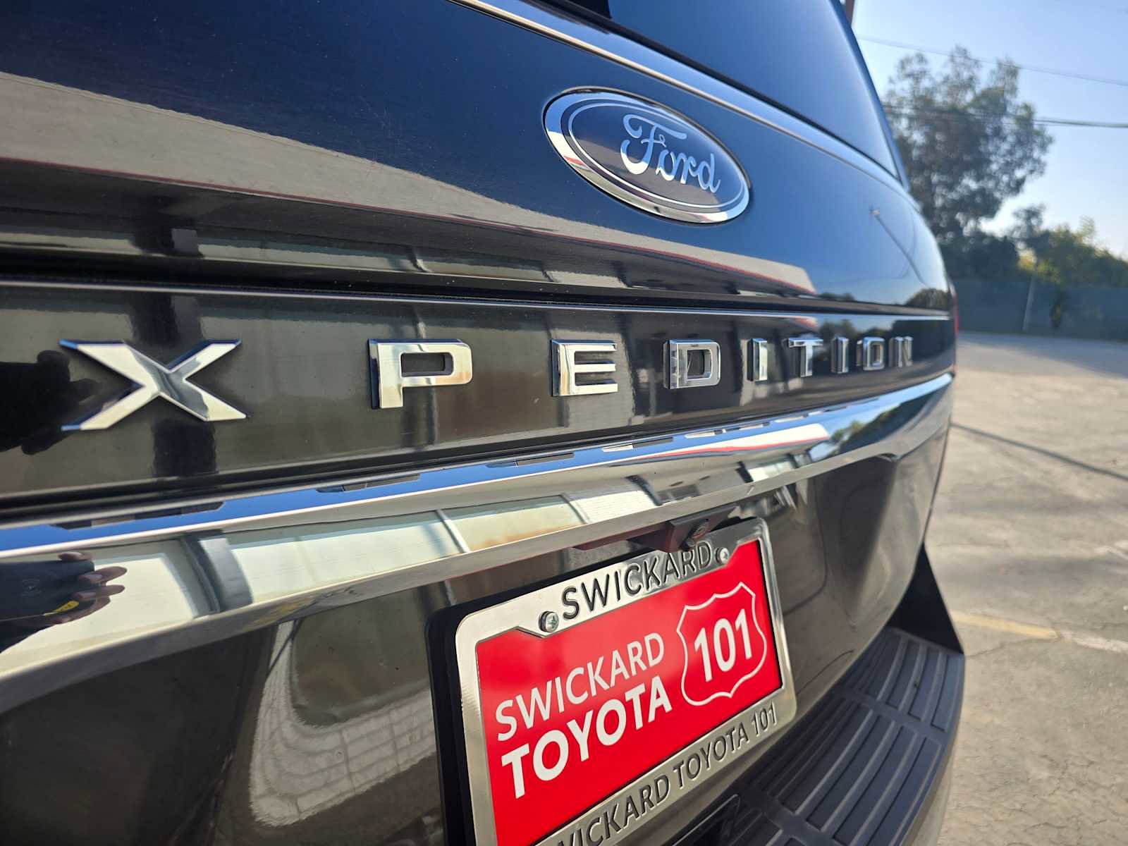 Used 2023 Ford Expedition Limited image 16