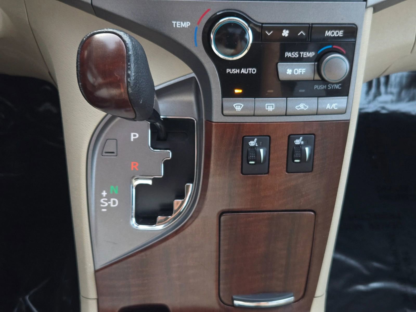 Used 2011 Toyota Venza AWD w/ Premium Pkg #2 image 26