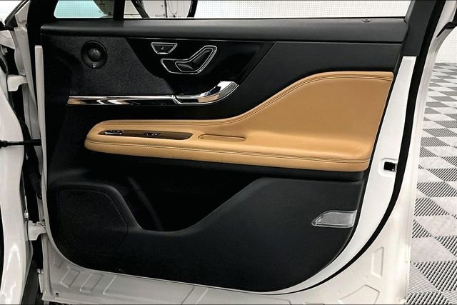 Used 2021 Lincoln Corsair Reserve w/ Equipment Group 201A image 21