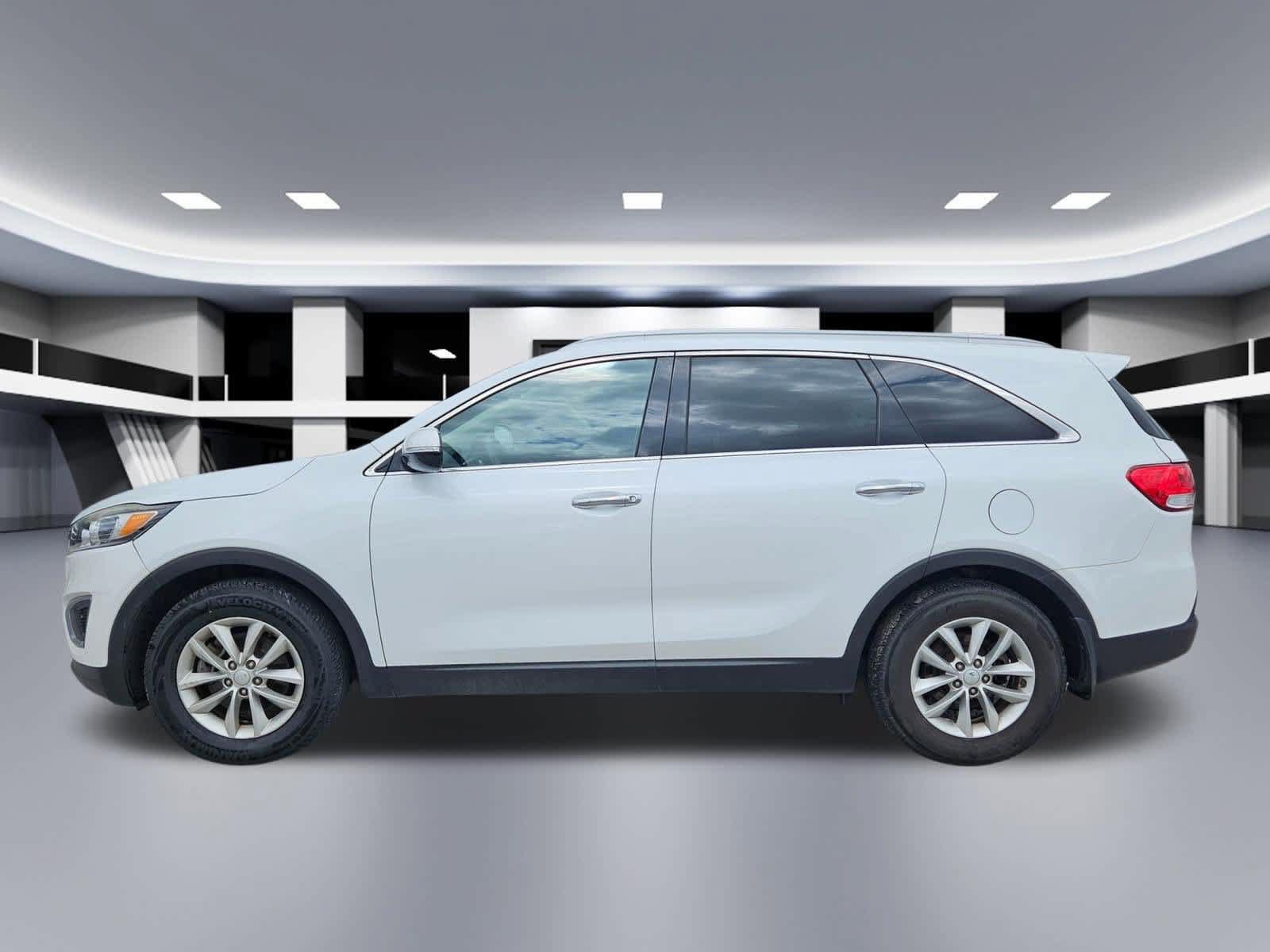 Used 2018 Kia Sorento FWD image 3