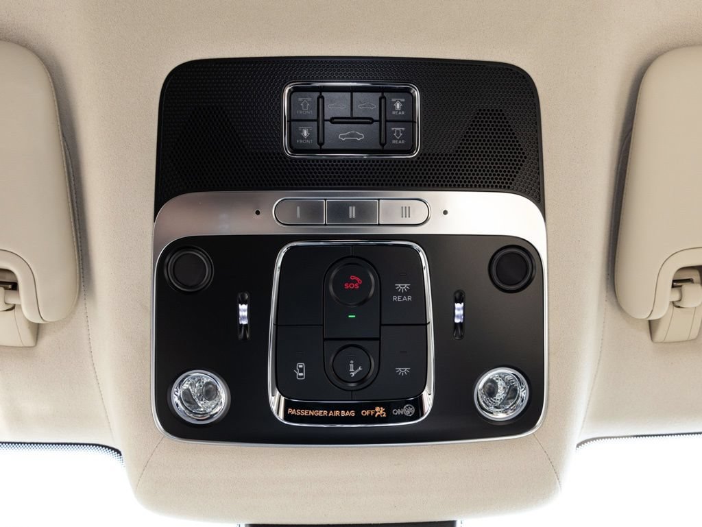 Used 2024 Bentley Flying Spur V8 AWD/4WD image 48