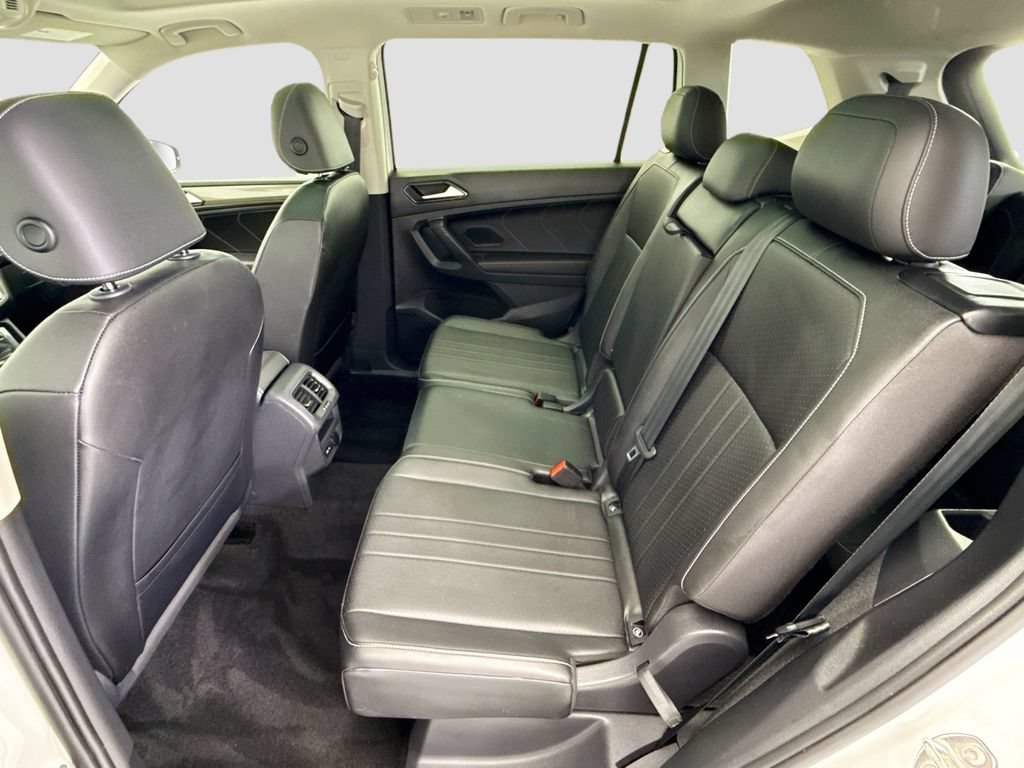 Used 2023 Volkswagen Tiguan SE w/ Panoramic Sunroof Package FWD image 19