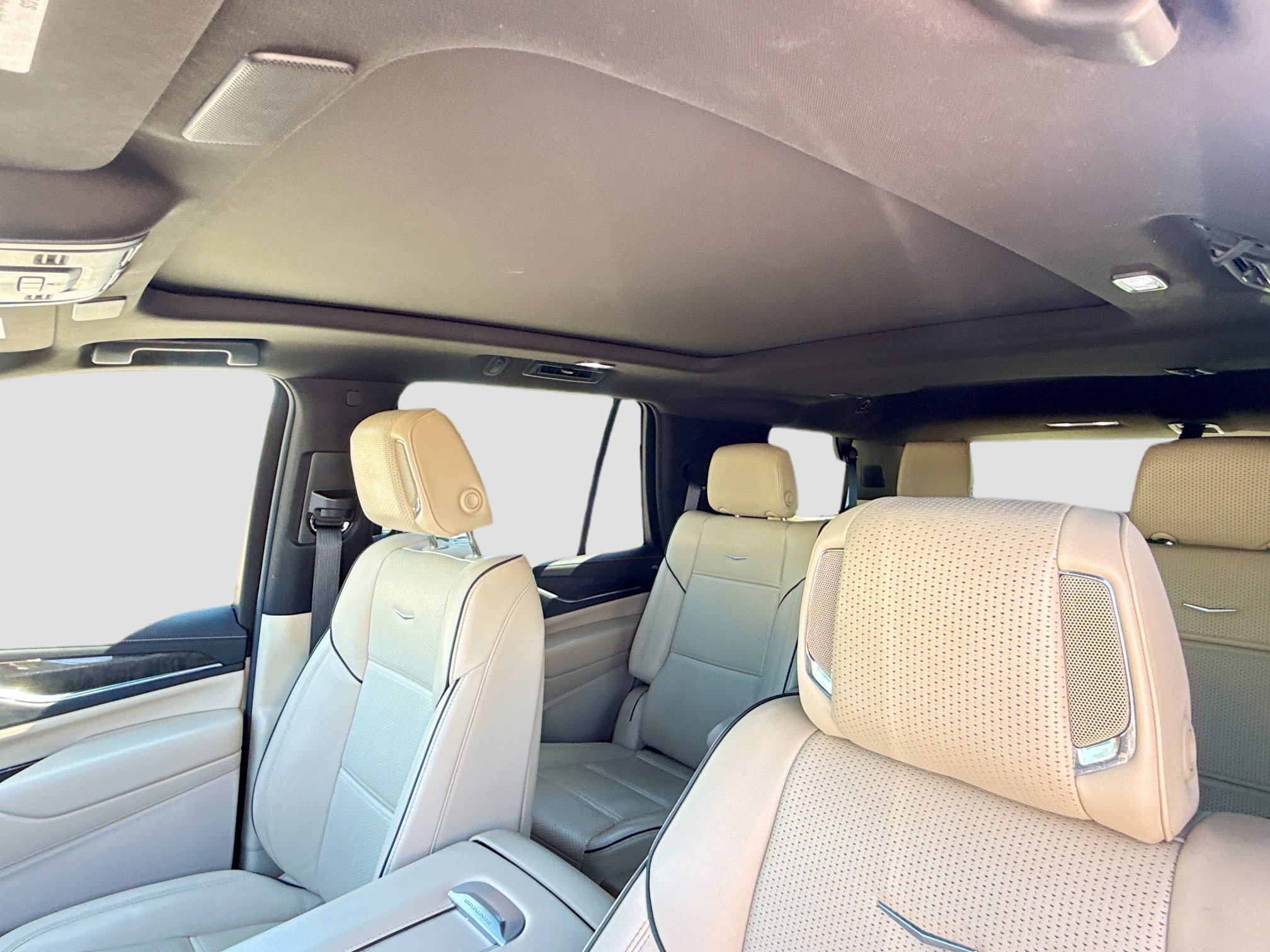 Used 2024 Cadillac Escalade Premium Luxury image 29