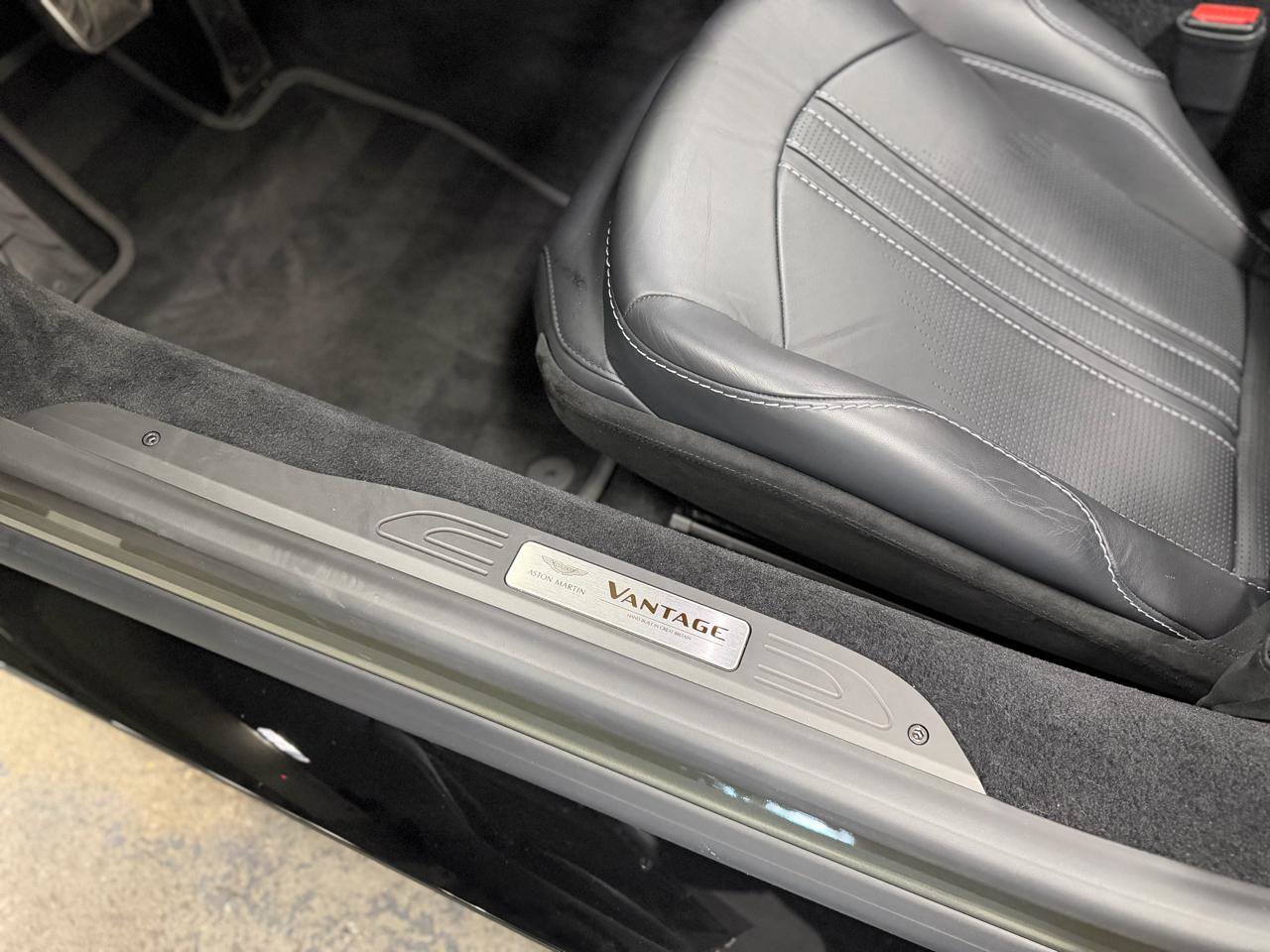 Used 2023 Aston Martin V8 Vantage Roadster RWD image 14
