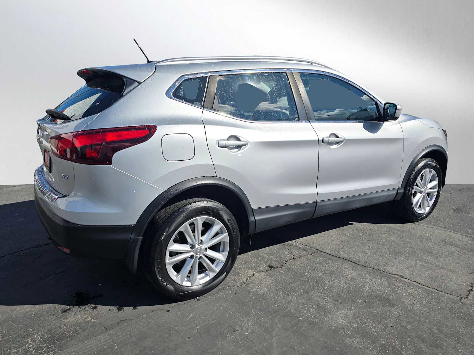 Used 2018 Nissan Rogue Sport SV image 3