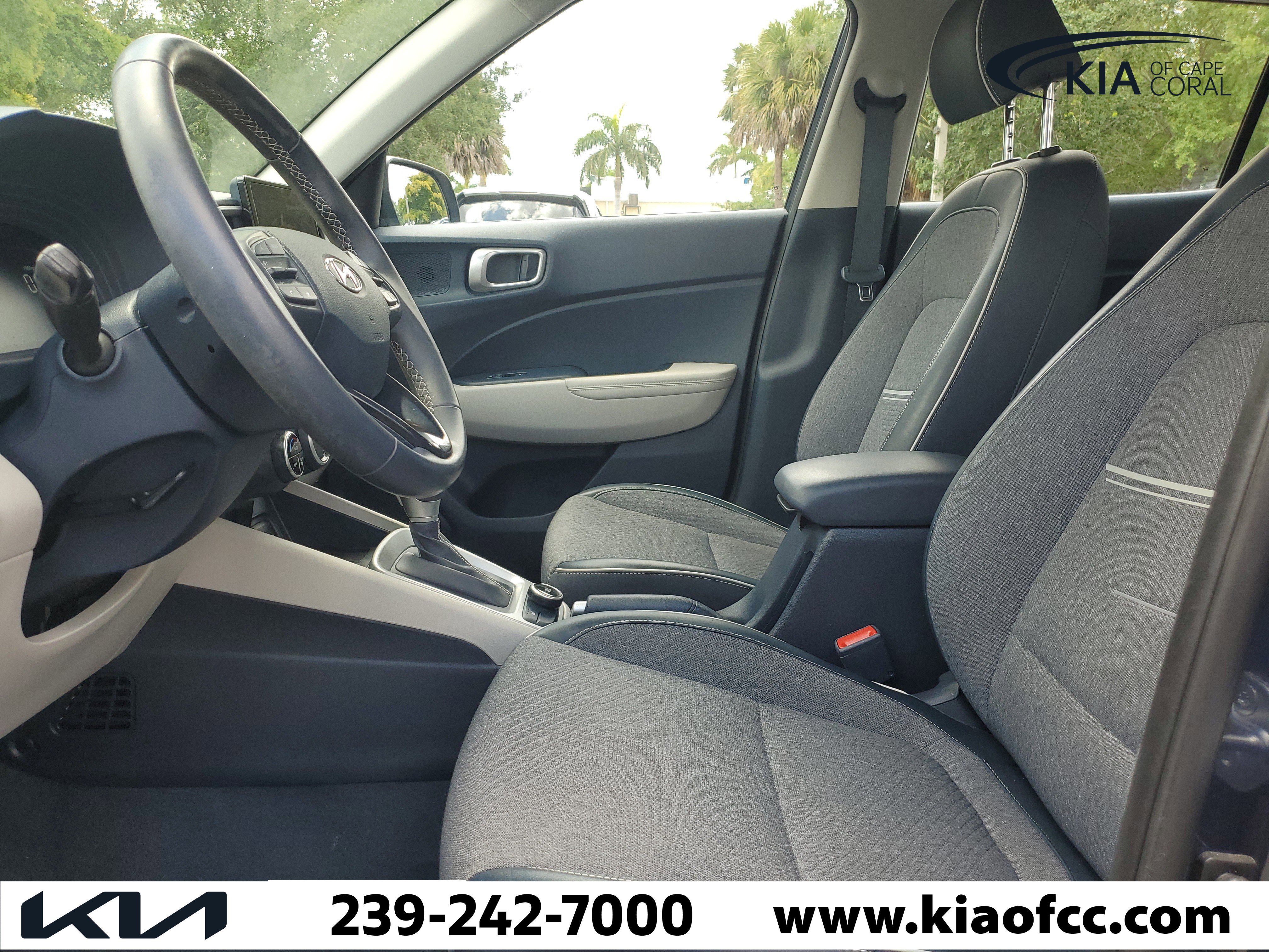 Used 2023 Hyundai Venue Limited w/ Cargo Package FWD image 16