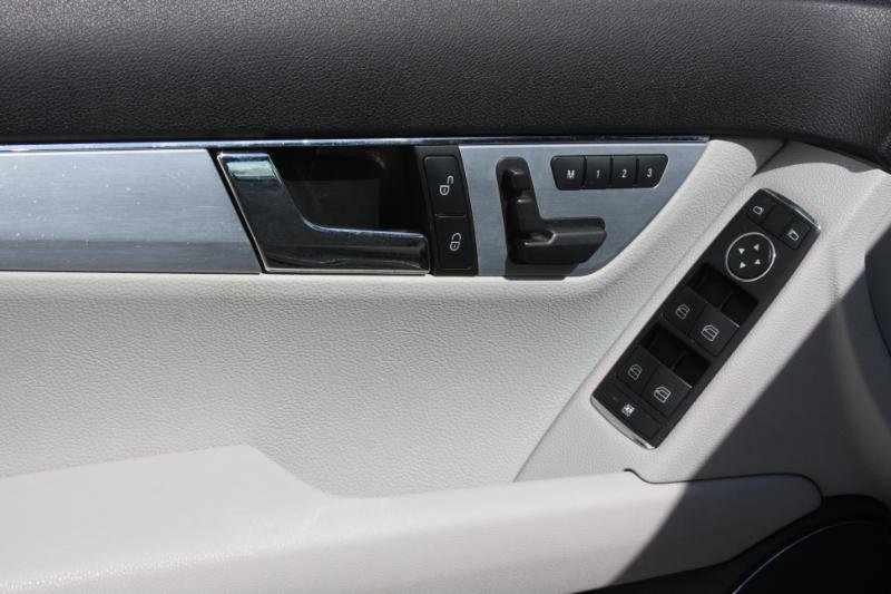 Used 2009 Mercedes-Benz C 300 Sport image 22