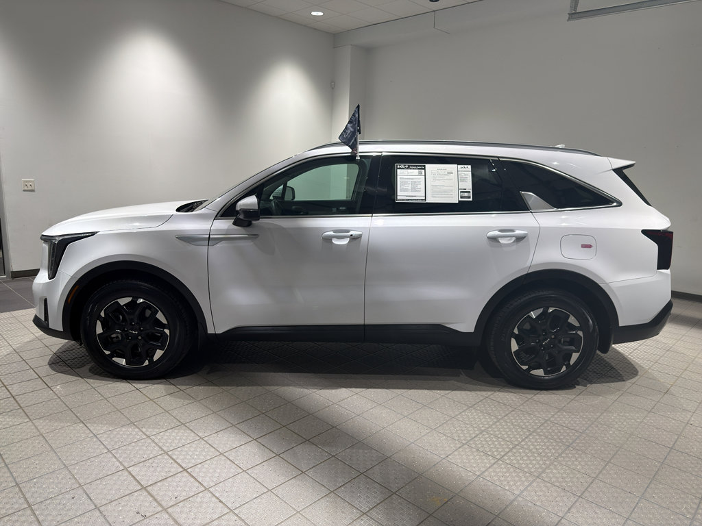 Used 2025 Kia Sorento S FWD image 2
