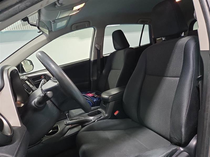Used 2016 Toyota RAV4 LE FWD image 3