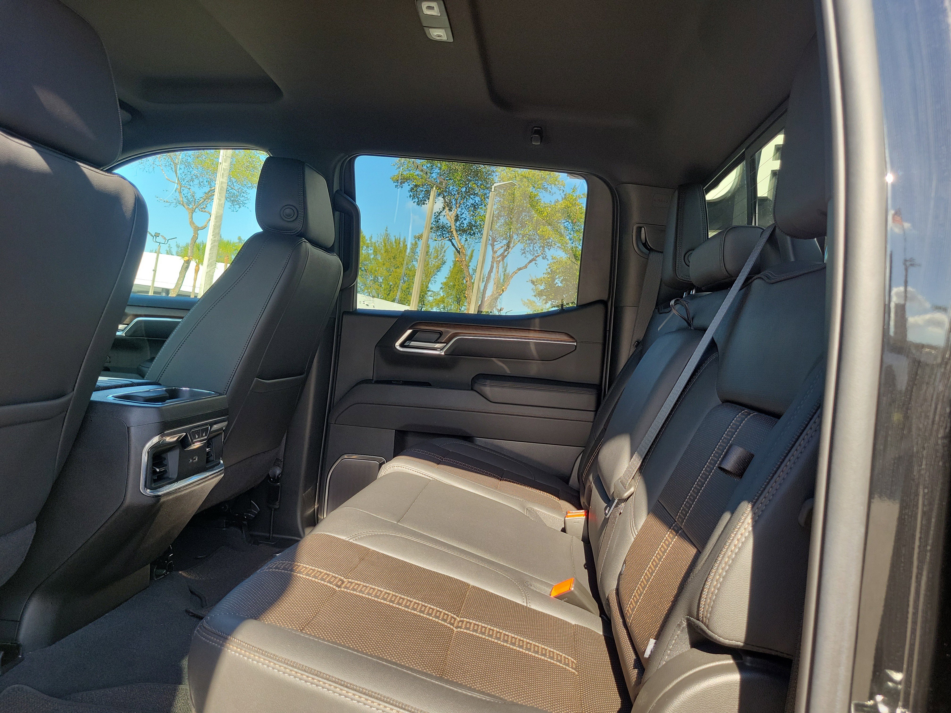 Used 2025 Chevrolet Silverado 1500 High Country image 13