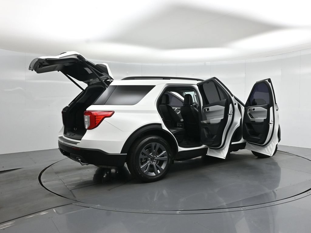 Certified 2023 Ford Explorer XLT w/ Equipment Group 202A RWD image 6