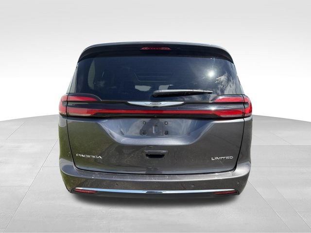 Used 2023 Chrysler Pacifica Limited FWD image 17