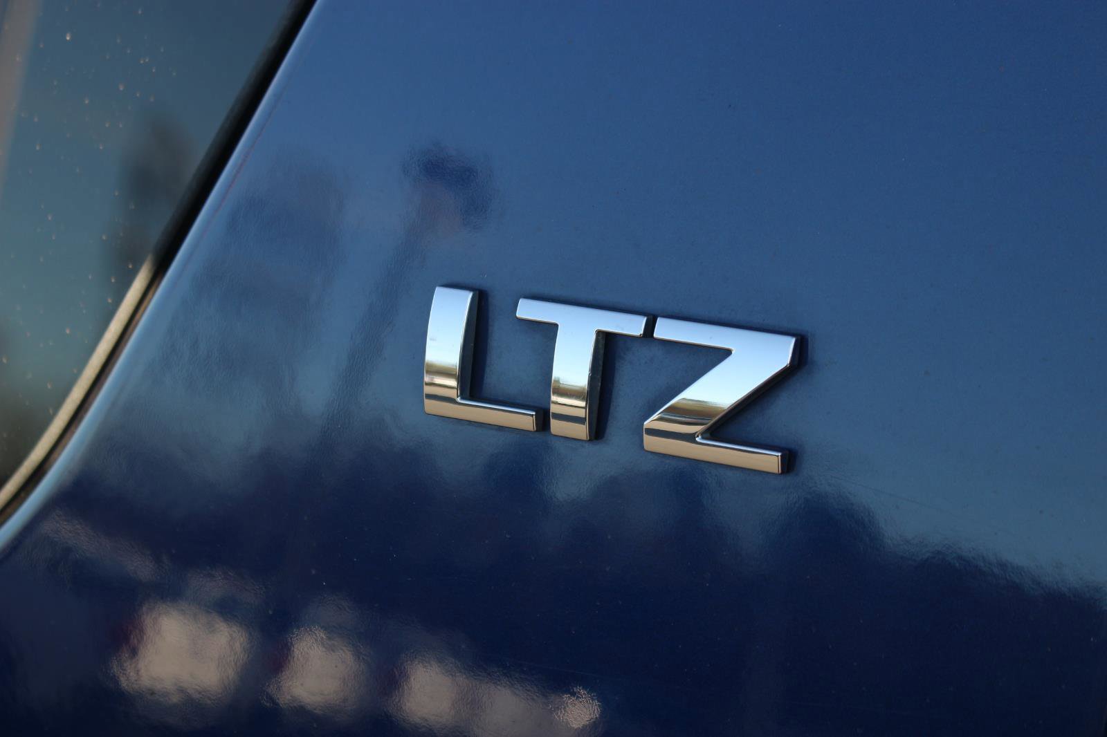 Used 2012 Chevrolet Suburban LTZ image 11