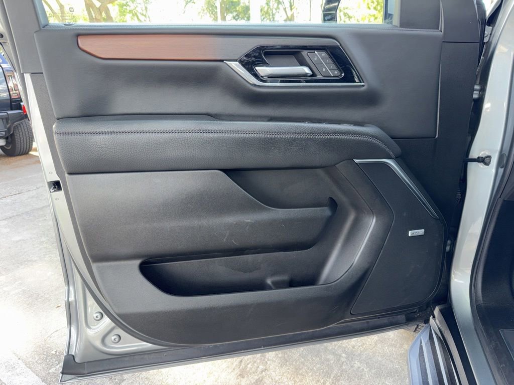 Used 2025 GMC Yukon Denali AWD/4WD image 18